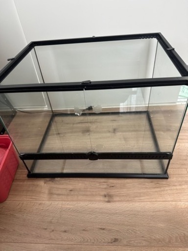 爬虫類飼育ケージ　ガラス製観音扉　鍵穴付き