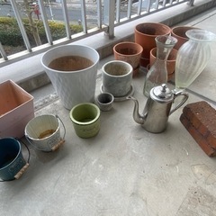 植木鉢・花瓶など
