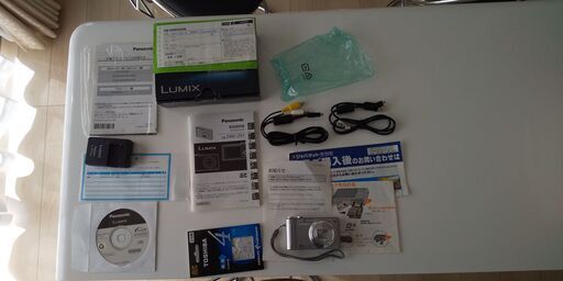 中古品　LUMIX デジカメ(DMC-ZX1)、SDHCメモリーカード　4GB(SD-E004G4)　、PENTAXカメラ付き