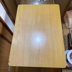 折り畳みテーブルの画像