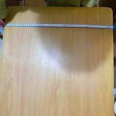 折り畳みテーブルの画像