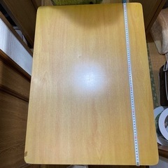 折り畳みテーブルの画像
