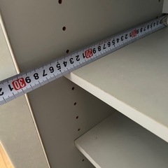 キャスター付き食器棚の画像