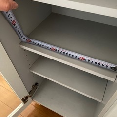 キャスター付き食器棚の画像