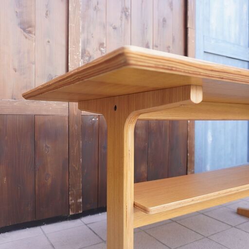 無印良品(MUJI)の人気のリビングでもダイニングでもつかえるテーブル・オーク材です！コンパクトなサイズと低めのデザインはダイニングテ