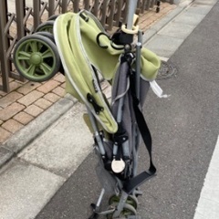 折りたたみベビーカーの画像