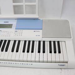 266)【美品】CASIO LK-515 2020年製 光ナビゲーションキーボード 電子ピアノ 61鍵盤 タッチレスポンス スタンド＆イス付き カシオの画像