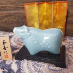 丑　干支置物　玉善作　花模様　陶器