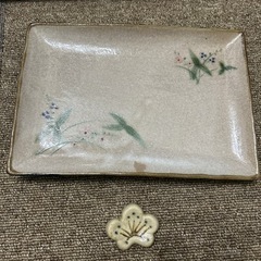 和風皿２枚・箸置き3つの画像