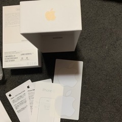 iPhoneSE 空箱美品+@ アップルステッカーの画像