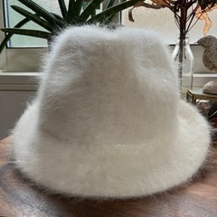 【美品】ハット フェイクファー  シャギー 白 帽子 パーティー【未使用】の画像