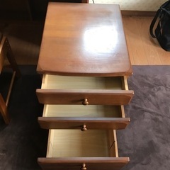 天然木　学習机、椅子、脇卓セット　ピーターラビットシリーズ　の画像