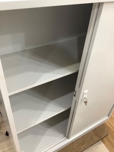 キャビネット 高さ約115cm 幅約90cm 奥行約40cm 入荷致しました！