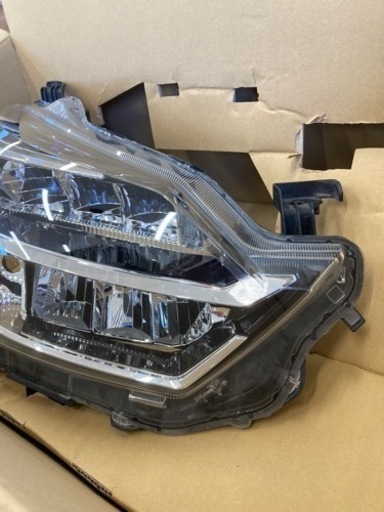 ミライース　LA350S 右LEDヘッドライトユニット　美品