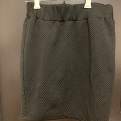 黒　スカートの画像