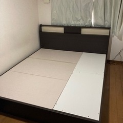 【ニトリ】ベッドフレーム（クイーンサイズ、ミドルブラウン）の画像