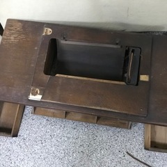 (決まりました)SIGNAL足踏みミシンテーブルのみ　今月末まで