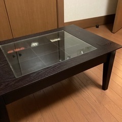 インテリア　飾れるテーブルの画像