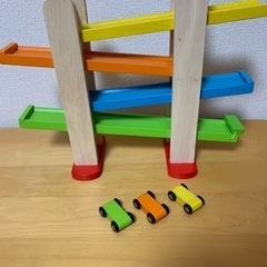 スロープの木製おもちゃの画像