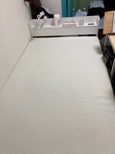 【商談中】セミダブルベッド【低反発マットレス付けます】棚コンセント付き・引き出し収納付き 