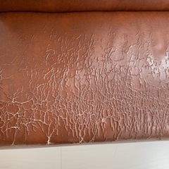 フェイクレザー？の2人掛けソファーですの画像