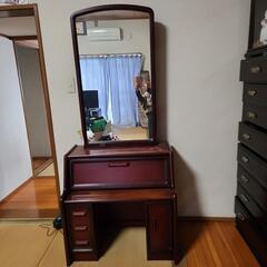 嫁入り道具で、買ってもらった鏡台です。の画像