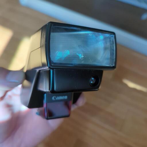 Canonのカメラフラッシュ部品
