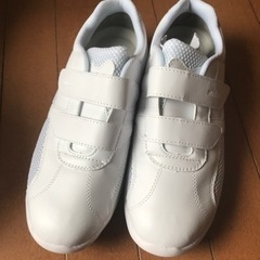 ナースシューズ