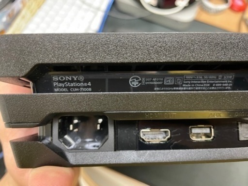 【中古完動品】PS4 Pro 1TB CUH-7100B プレステ4