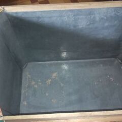 古い茶箱の画像