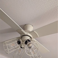大理石風ダイニングテーブルの画像