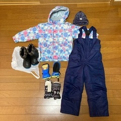 子供用スキーウェア上下•スキー手袋•ニット帽子•ブーツ