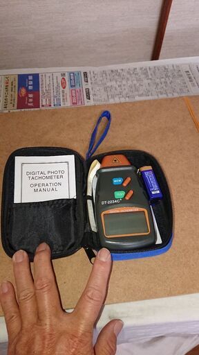 非接触タイプのデジタルタコメーターになります。