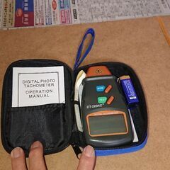 非接触タイプのデジタルタコメーターになります。
