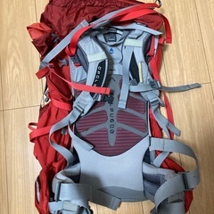 オスプレイ登山バックパック赤65ℓの画像