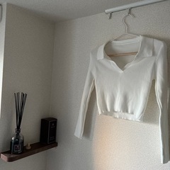 白いニットカーディガン