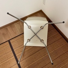 値下げ‼️ホワイト椅子。一脚❣️の画像