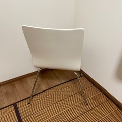 値下げ‼️ホワイト椅子。一脚❣️の画像