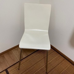 値下げ‼️ホワイト椅子。一脚❣️の画像