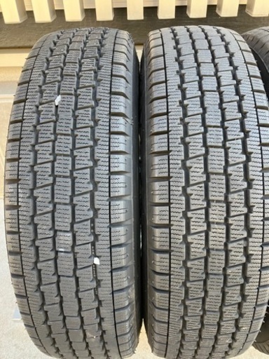 145R12LT スタッドレスタイヤ付きホイール4本  エブリイ、キャリィ、サンバー、ハイゼット等　軽自動車バン　ランクB
