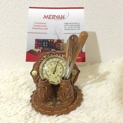 新品 スペイン コルドバ購入 革小物 伝統工芸品 メルヤン 温度計 デザートピック 写真立ての画像