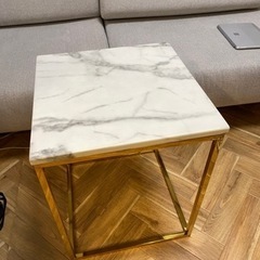 大理石柄！綺麗なサイドテーブルの画像