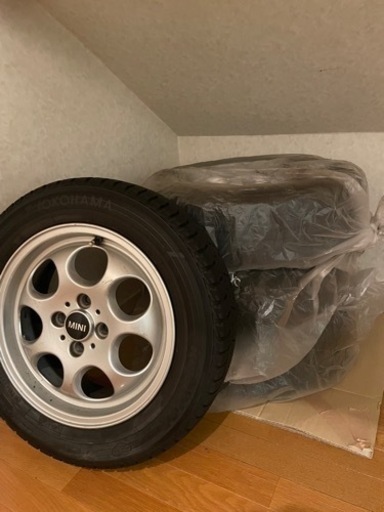 【新品未使用MINIスタッドレスタイヤ（純正ホイール付き）】