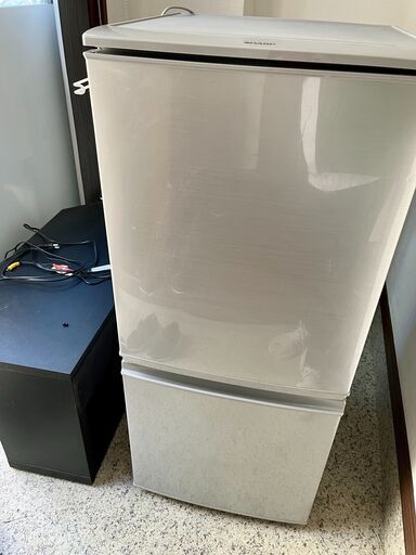 ★値下げ【一人暮らし応援】シャープ製 冷凍冷蔵庫 SJ-D14C-S