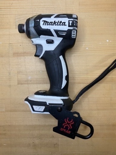 中古 マキタ　TD148D 18V インパクトドライバ　白