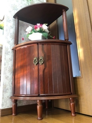 コーナー　キャビネット　アンティーク