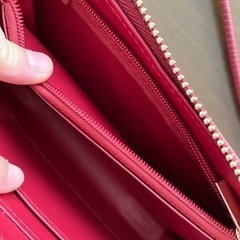 財布 スマホも入るの画像
