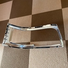 200系ハイエース1.2型用社外ヘッドライトカバーの画像