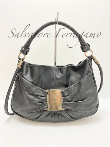 フェラガモ ヴァラリボン デカロゴ ショルダーバッグ 2WAY