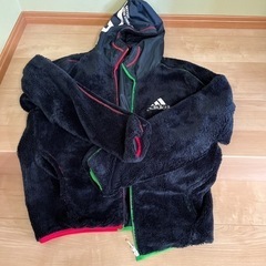adidasアウターの画像